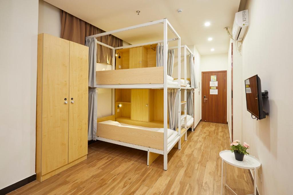 Номер (Кровать в общем 6-местном номере для женщин) хостела Shanghai Meego Qingwen Hotel, Шанхай