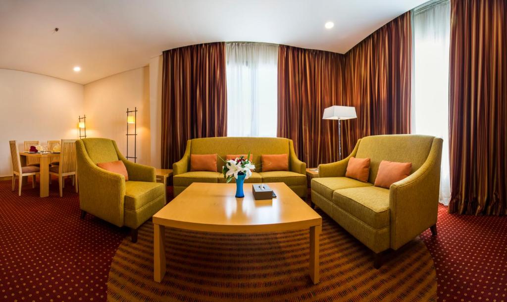 Сьюит (Президентский люкс) отеля City Seasons Hotel & Suites Muscat, Маскат
