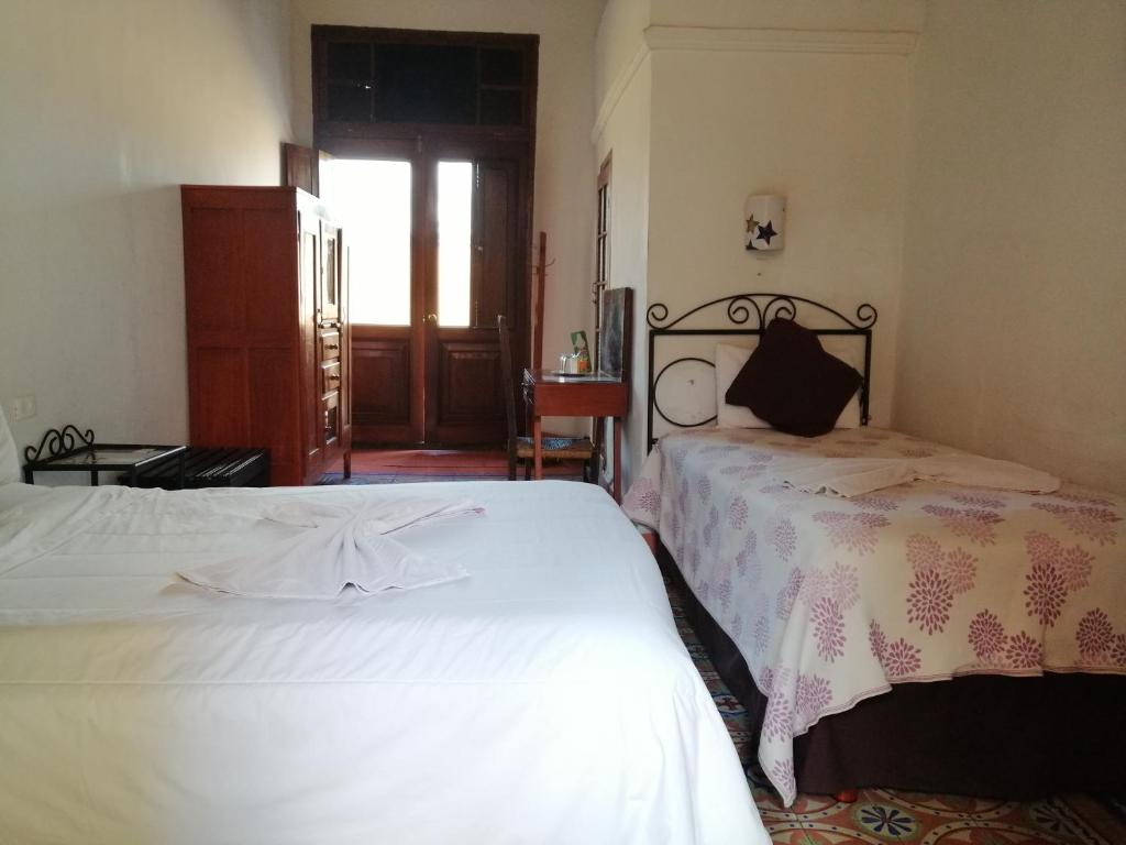 Двухместный (Двухместный номер с 2 отдельными кроватями и балконом) отеля Hotel Reforma, Мерида