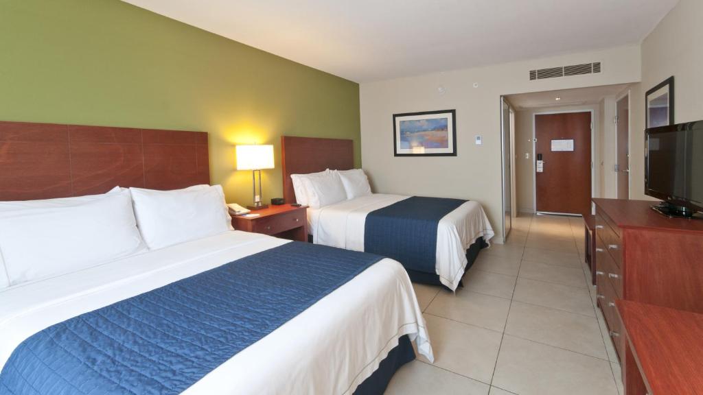 Двухместный (Двухместный номер с 2 двуспальными кроватями - Для некурящих) отеля Holiday Inn Express Veracruz Boca del Rio, Веракрус