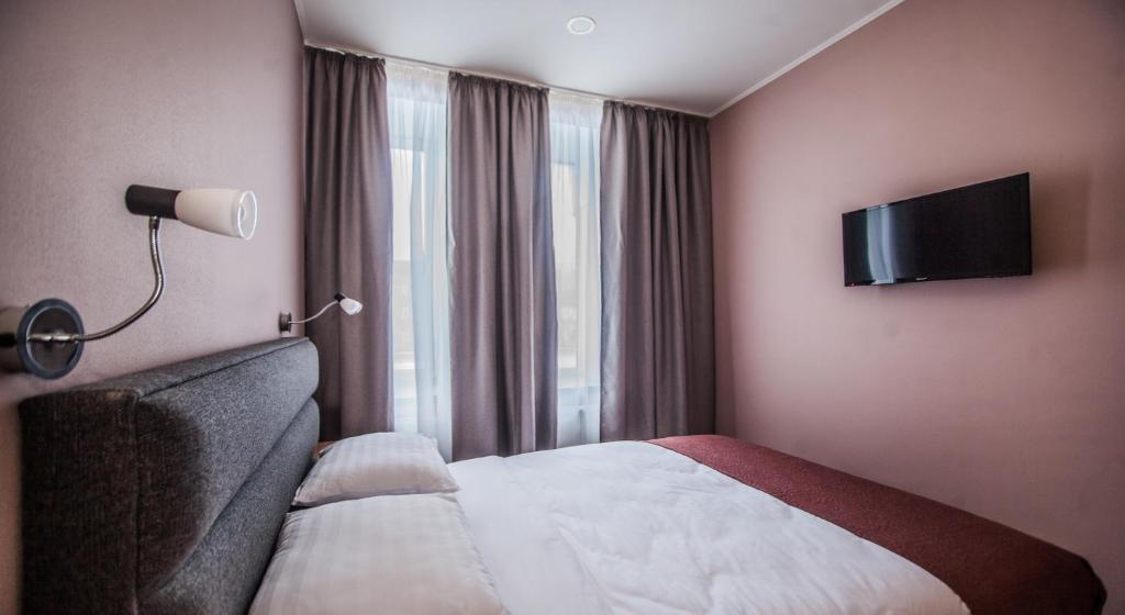 Двухместный (Улучшенный двухместный номер с 1 кроватью) отеля Biplan Hotel, Даугавпилс