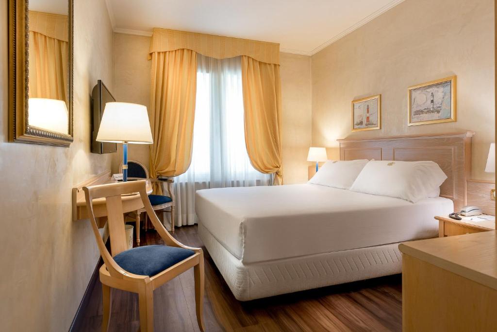 Двухместный (Классический двухместный номер с 1 кроватью или 2 отдельными кроватями) отеля Hotel De Londres, Римини