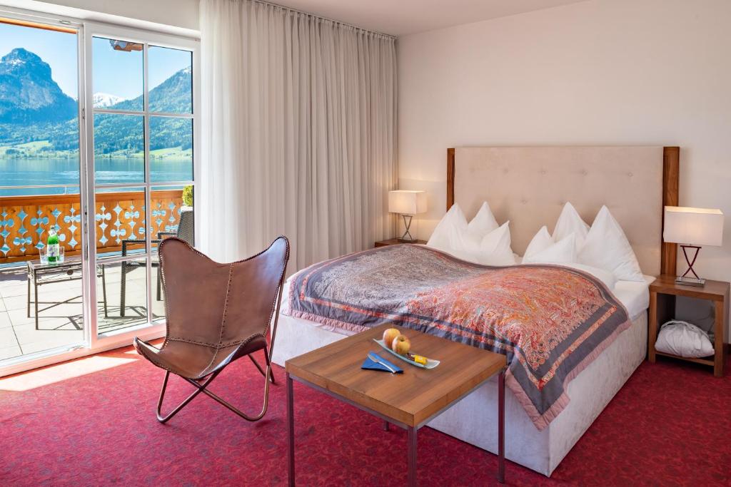 Двухместный (Небольшой двухместный номер с 1 кроватью с балконом и видом на озеро) отеля Hotel Seevilla Wolfgangsee, Санкт-Вольфганг-им-Зальцкаммергут