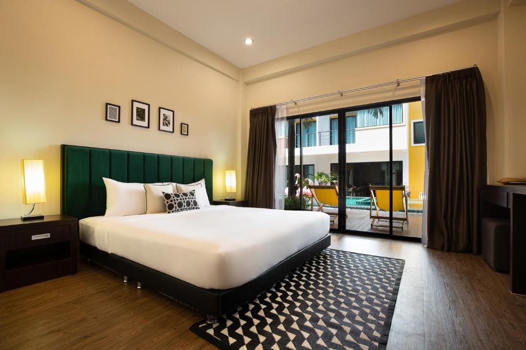 Двухместный (Номер Делюкс с кроватью размера «king-size») отеля Buasri Phuket Hotel, Пхукет