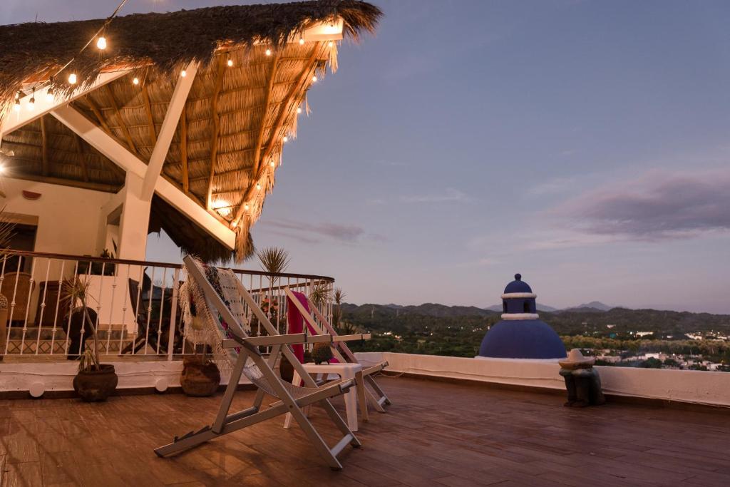 Сьюит (Люкс с балконом с видом на море) отеля Villa Bella Bed & Breakfast Inn, Крус-де-Уанакакстле