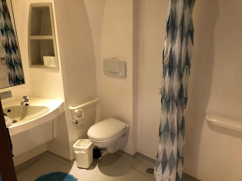 Одноместный (Одноместный номер с общей ванной комнатой) хостела STF Jumbo Stay Stockholm, Арланда