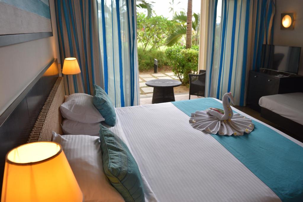 Трехместный (Номер Делюкс с видом на сад) курортного отеля Pearle Beach Resort & Spa, Флик-эн-Флак