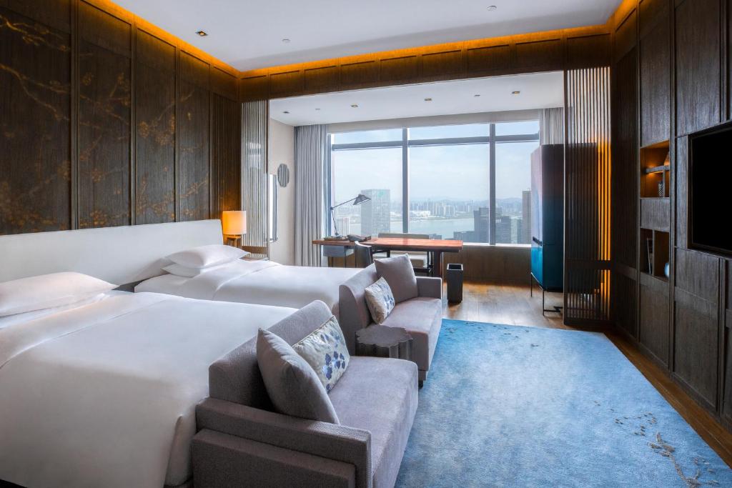 Двухместный (Двухместный номер с 2 отдельными кроватями и видом на реку) отеля Park Hyatt Hangzhou, Ханчжоу