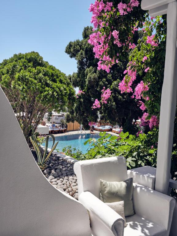 Двухместный (Двухместный номер «Гранд» с 1 кроватью и видом на море или бассейн) отеля Belvedere Hotel, Миконос