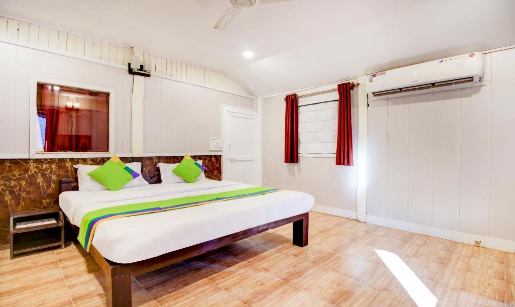 Двухместный (Стандартный двухместный номер с 1 кроватью) отеля FabHotel Ashwem Beach Resort, Мандрем
