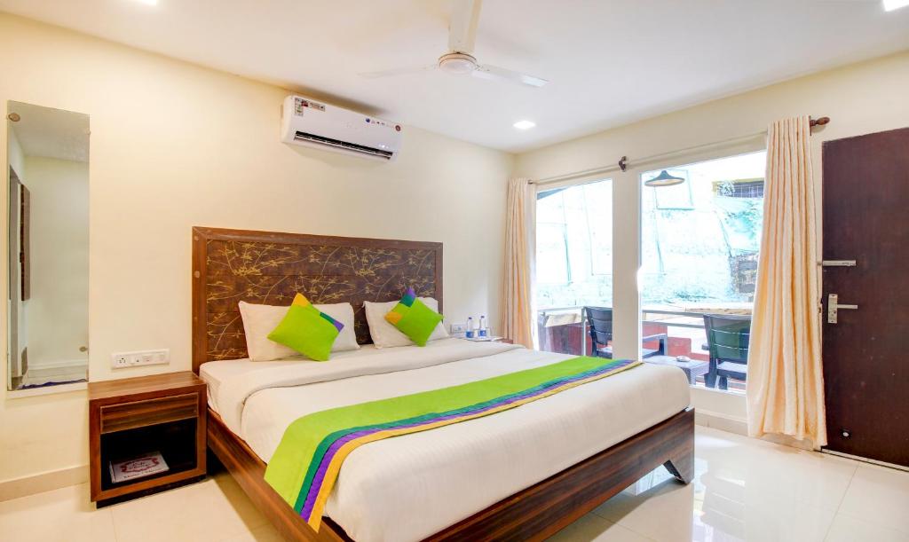 Двухместный (Двухместный номер Делюкс с 1 кроватью) отеля FabHotel Ashwem Beach Resort, Мандрем