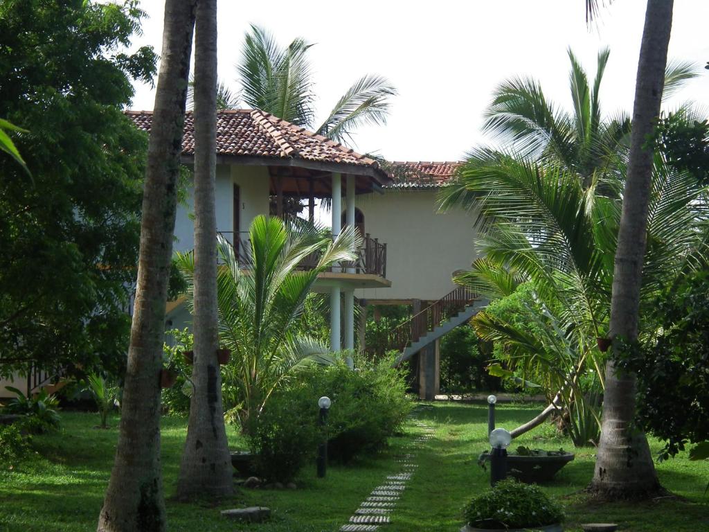 Номер (Бунгало - У воды) отеля Coconut Island, Тангалла