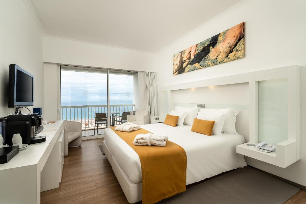 Двухместный (Номер Делюкс с видом на море - Верхний этаж) отеля Jupiter Algarve Hotel, Портиман
