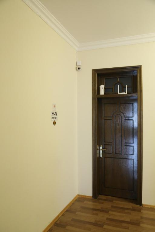 Четырехместный (Четырехместный номер с собственной ванной комнатой) отеля Бадамдар, Баку