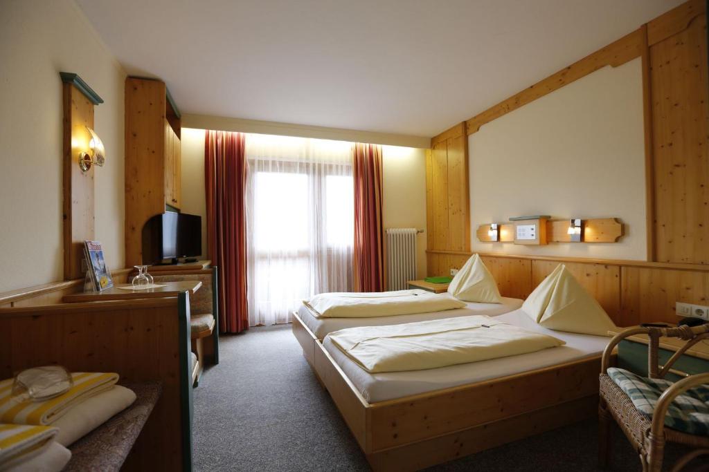 Двухместный (Двухместный номер с 2 отдельными кроватями и балконом) отеля Wander-Vitalhotel Steirerhof, Шладминг