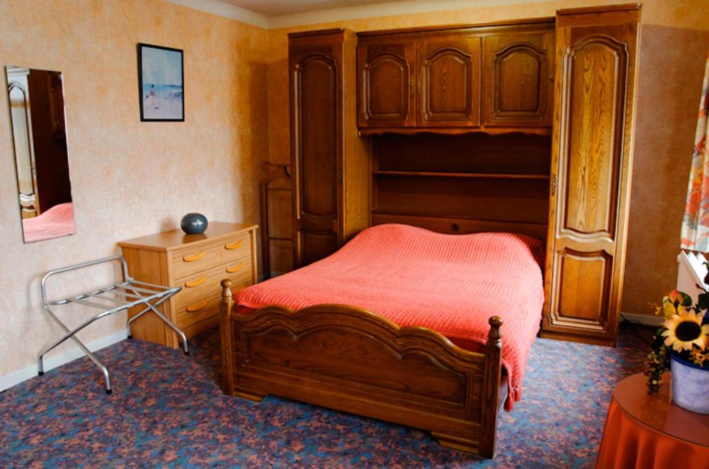 Двухместный (Двухместный номер с 1 кроватью и видом на реку) отеля Auberge d'Alsace Hotel de France, Бульон