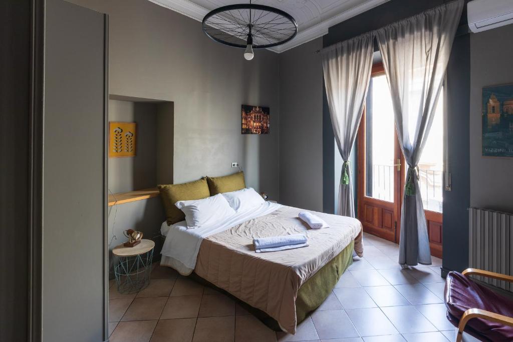 Двухместный (Двухместный номер Делюкс с 1 кроватью и балконом) отеля Terrazza Santa Chiara, Катания