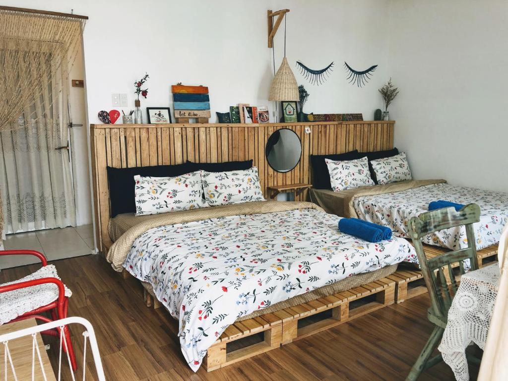 Двухместный (Двухместный номер с 2 отдельными кроватями и собственной ванной комнатой) семейного отеля Annie Homestay Núi Một, Нячанг