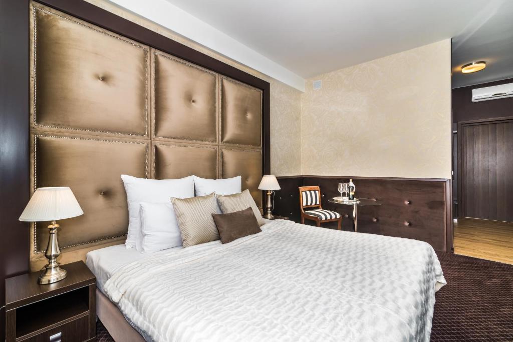 Двухместный (Улучшенный двухместный номер с 1 кроватью) отеля Hotel Luxor, Люблин