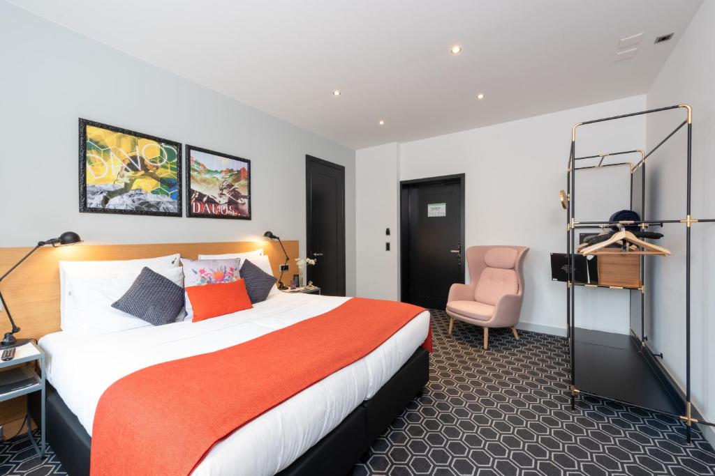 Трехместный (Улучшенный номер «Голд» с кроватью размера «king-size») отеля Spenglers Davos, Давос