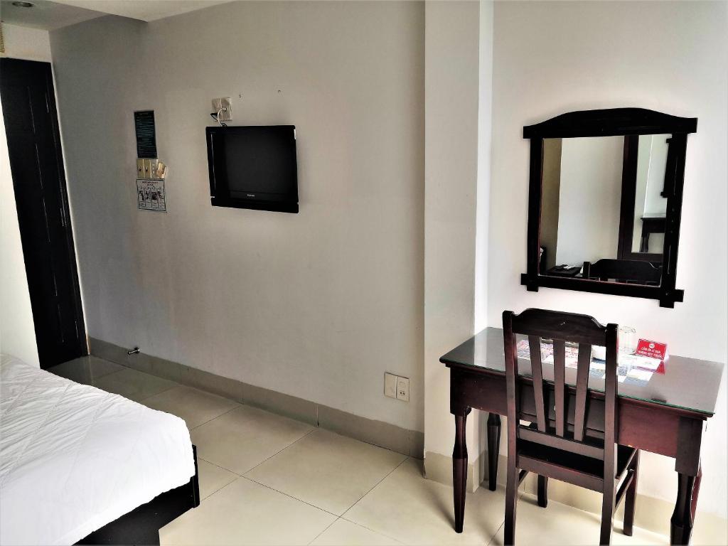 Двухместный (Номер Делюкс с кроватью размера «king-size») отеля QUỐC TẾ 2 hotel, Нячанг