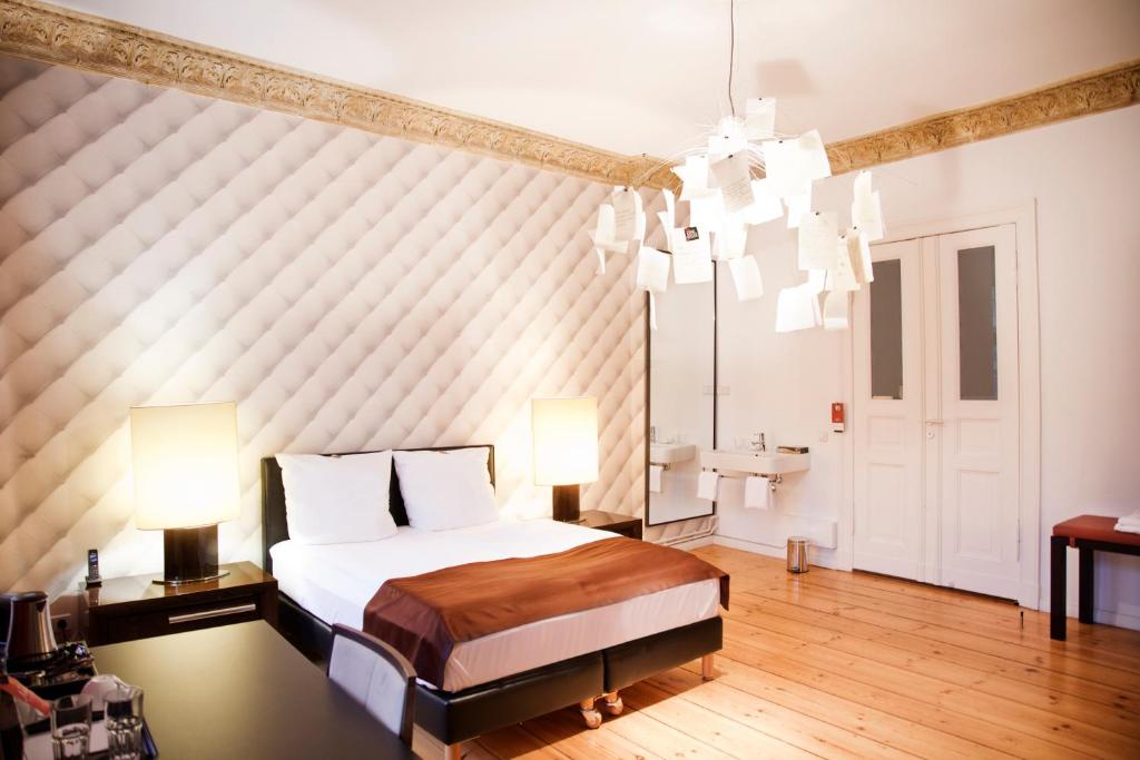 Двухместный (Двухместный номер с 1 кроватью и собственной ванной комнатой вне номера) отеля Adele Designhotel, Берлин
