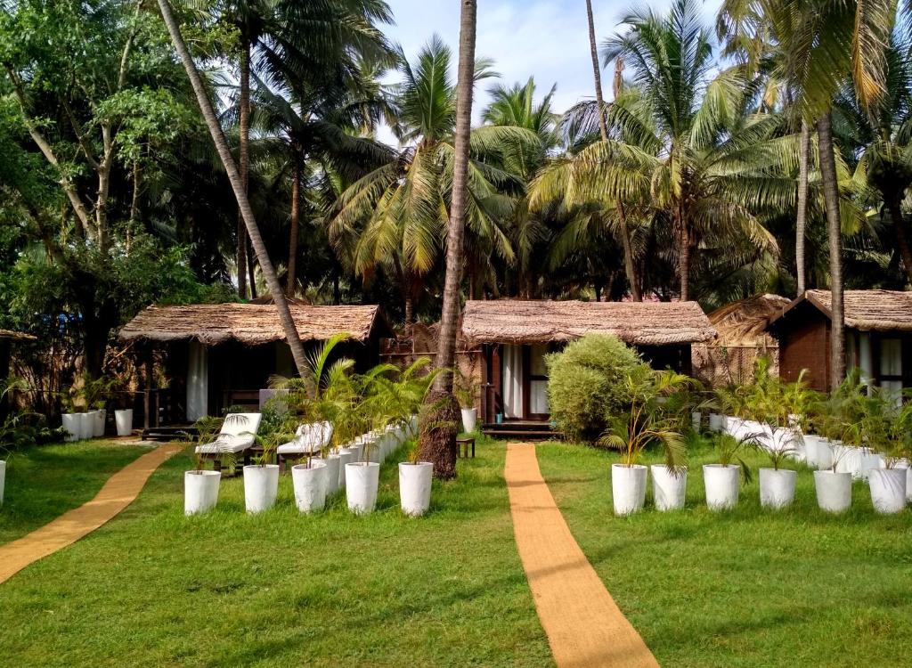 Номер (Бунгало Делюкс с видом на сад) курортного отеля MamaGoa Resort, Мандрем