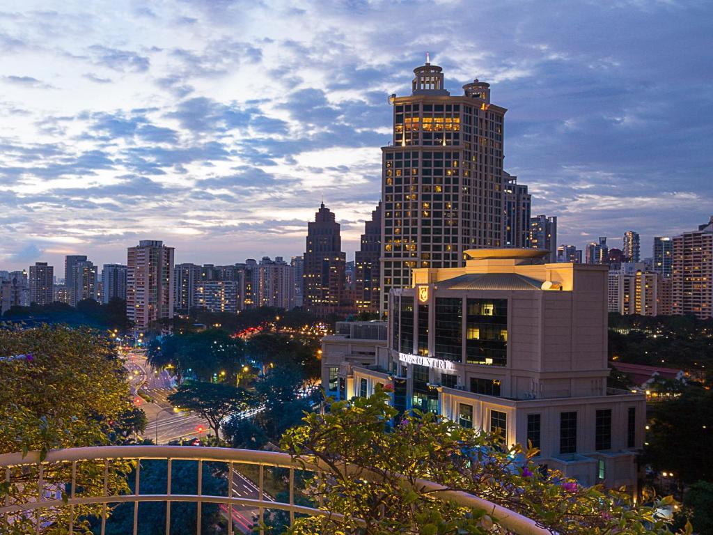 Двухместный (Двухместный номер Делюкс с 1 кроватью и балконом), Copthorne King's Hotel