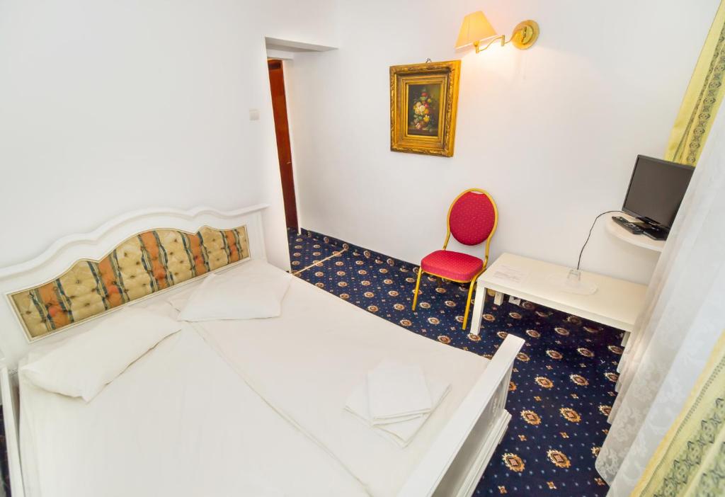 Двухместный (Бюджетный двухместный номер с 1 кроватью) отеля Hotel Cetate Imparatul Romanilor, Алба-Юлия