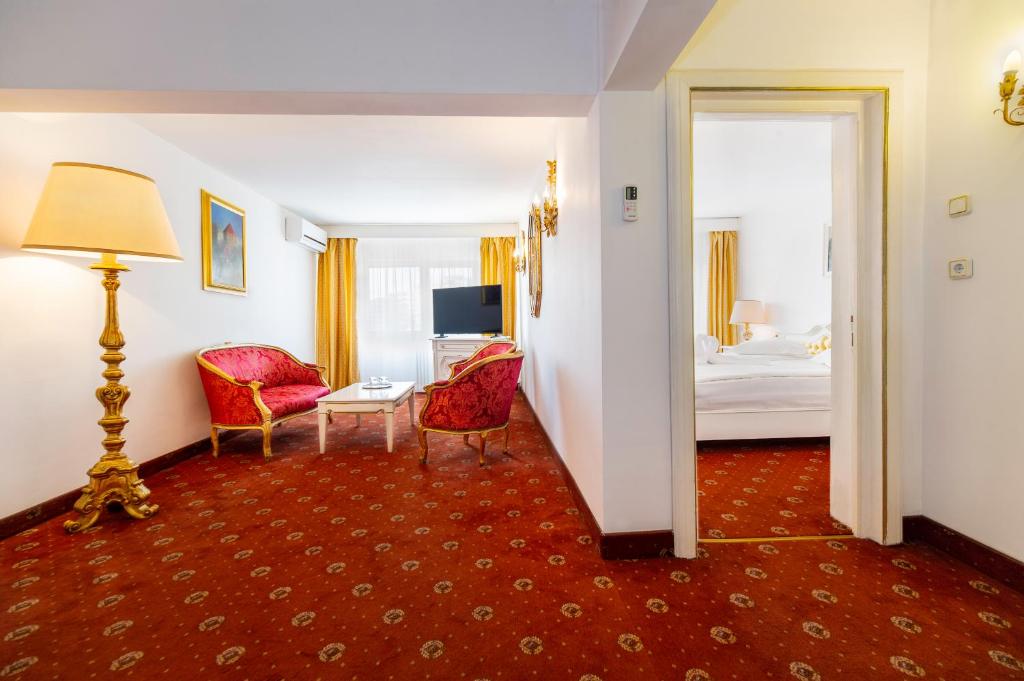 Сьюит (Люкс с кроватью размера «king-size» и кондиционером) отеля Hotel Cetate Imparatul Romanilor, Алба-Юлия