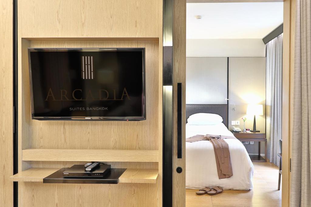 Сьюит (Улучшенный люкс с 1 спальней), Отель Arcadia Suites Ploenchit Sukhumvit by Compass Hospitality