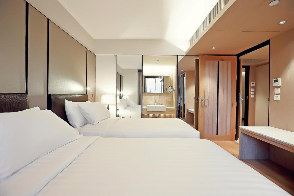 Сьюит (Двухместный суперлюкс с 1 спальней и 2 отдельными кроватями) отеля Arcadia Suites Ploenchit Sukhumvit by Compass Hospitality, Бангкок