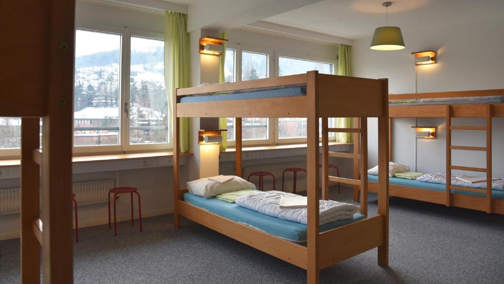 Номер (Шестиместный номер с общей ванной комнатой) хостела Hostel 77 Bern, Берн