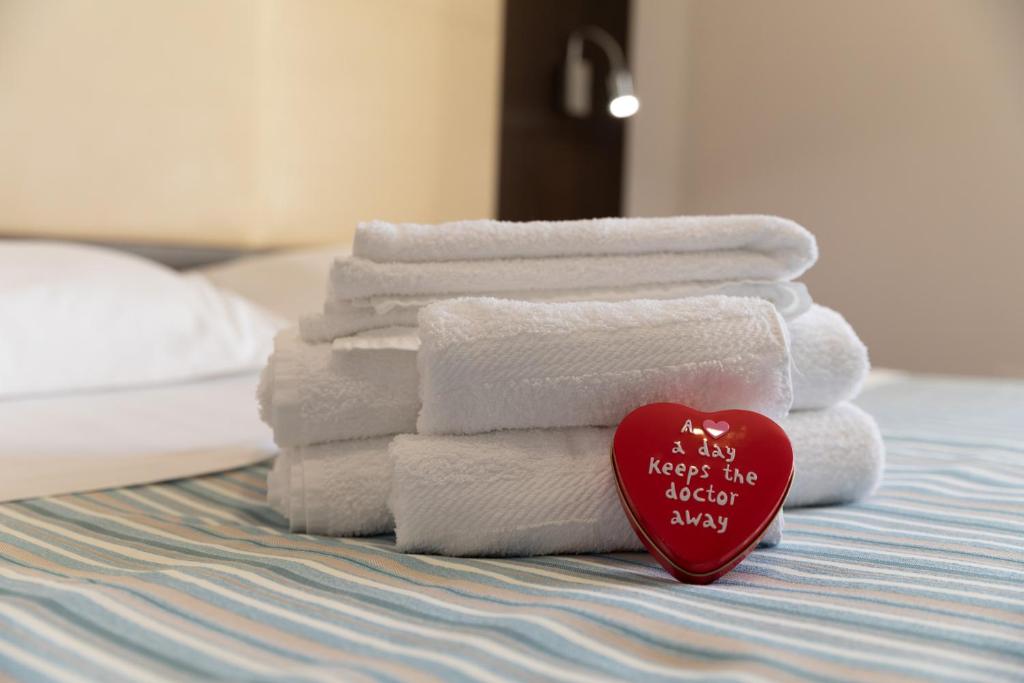 Двухместный (Двухместный номер с 1 кроватью или 2 отдельными кроватями, боковой вид на море) отеля Gimmi Hotel, Римини