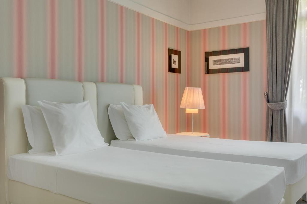 Двухместный (Классический двухместный номер с 1 кроватью или 2 отдельными кроватями) отеля Grand Hotel Palace Rome, Рим
