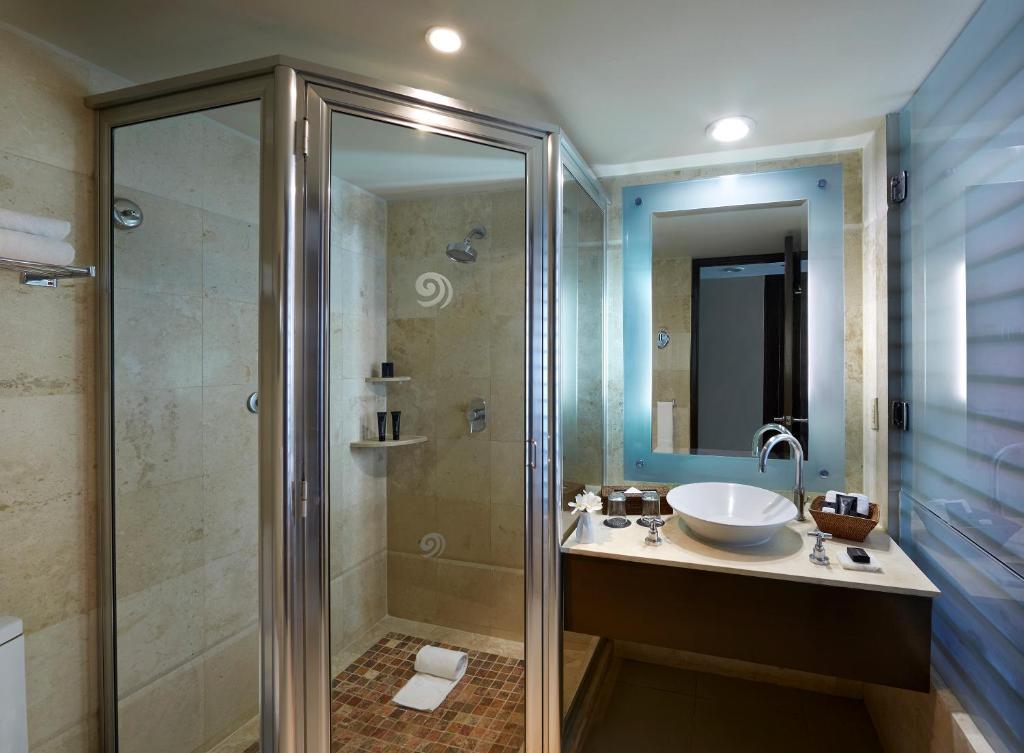 Двухместный (Номер Делюкс «Золотой» с кроватью размера «king-size») курортного отеля Hard Rock Hotel Vallarta All Inclusive, Нуэво-Вальярта