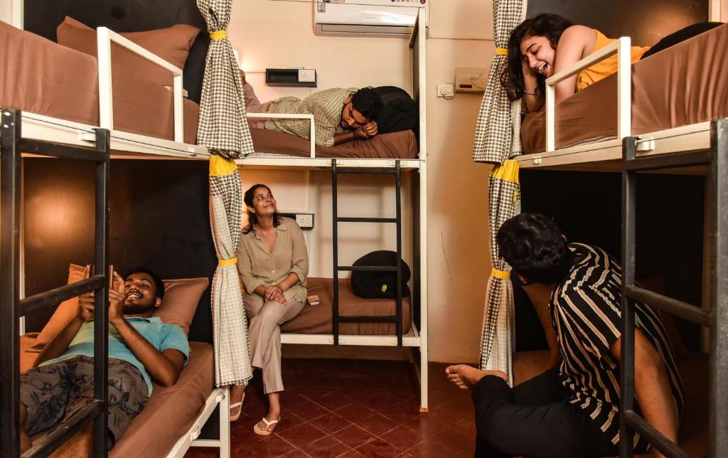 Номер (Кровать в общем 8-местном номере для женщин) хостела The Happy Dervish Goa, Анжуна