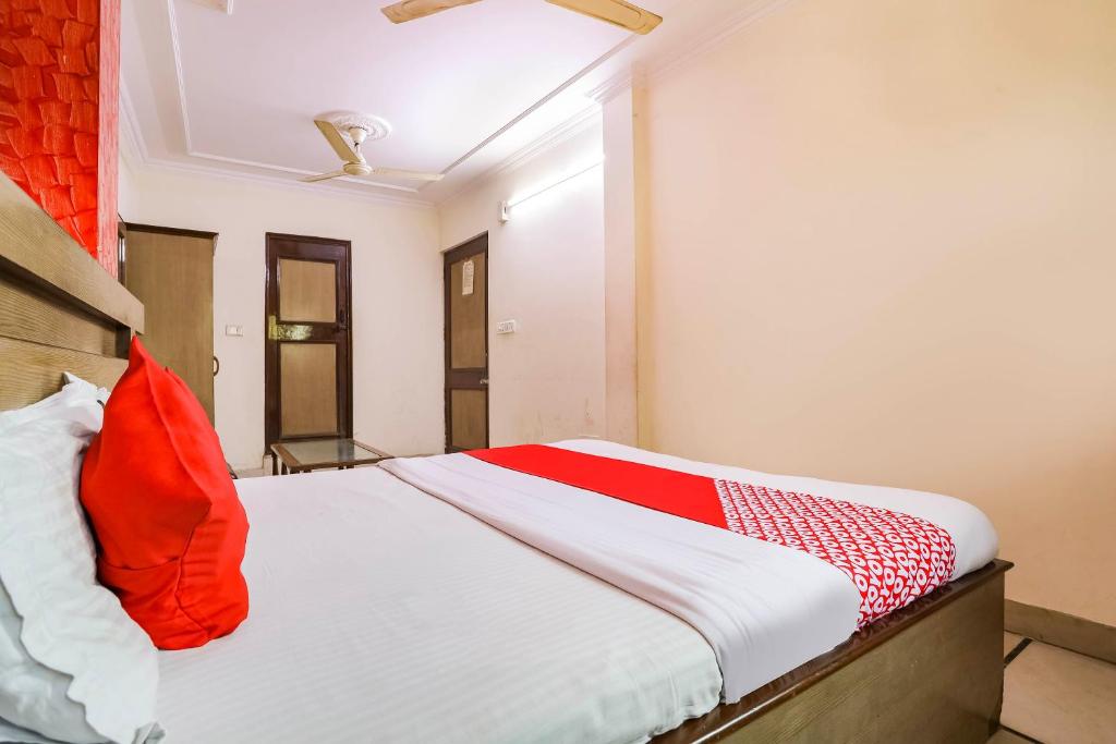 OYO 66187 Hotel The Royal Inn