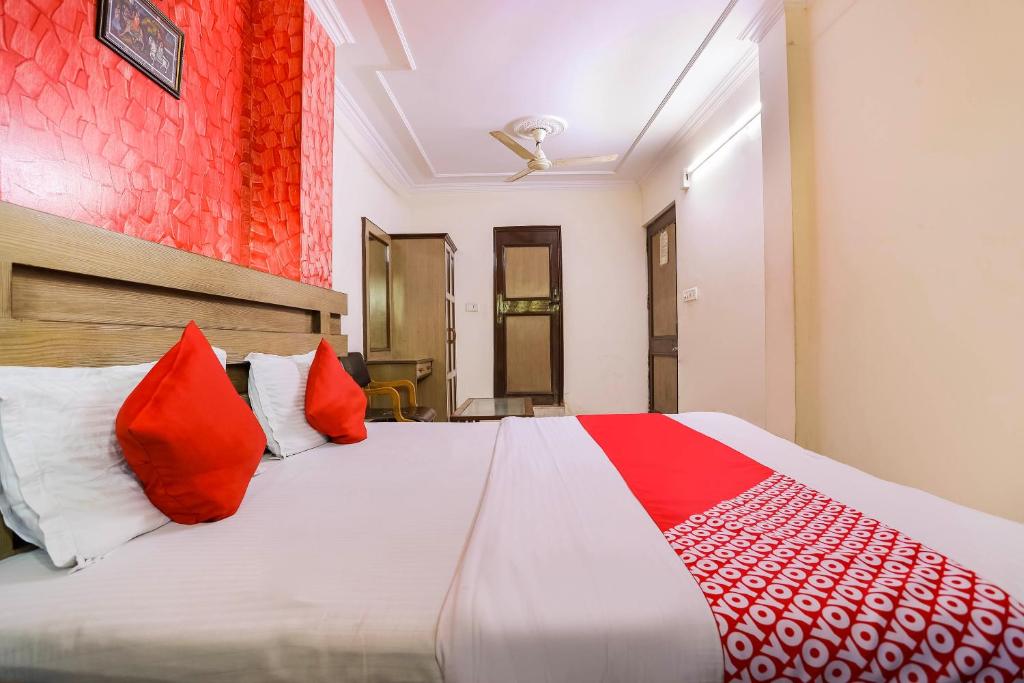 Трехместный (Трехместный номер Делюкс), OYO 66187 Hotel The Royal Inn