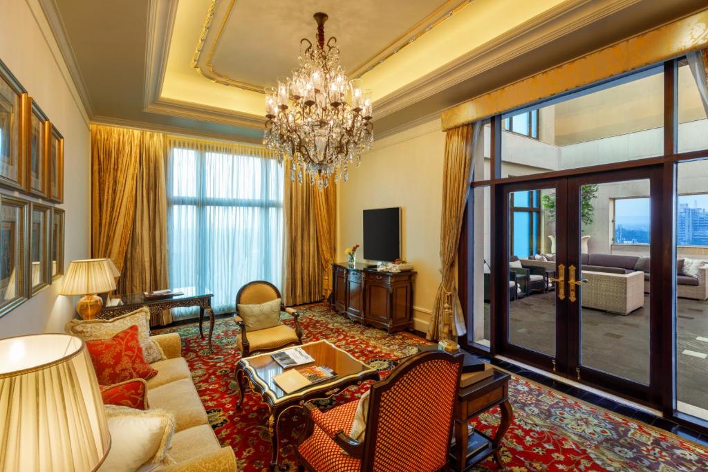 Сьюит (Royal Suite with Plunge Pool, Airport Transfers & Lounge Access including cocktail hours), The Leela Palace New Delhi