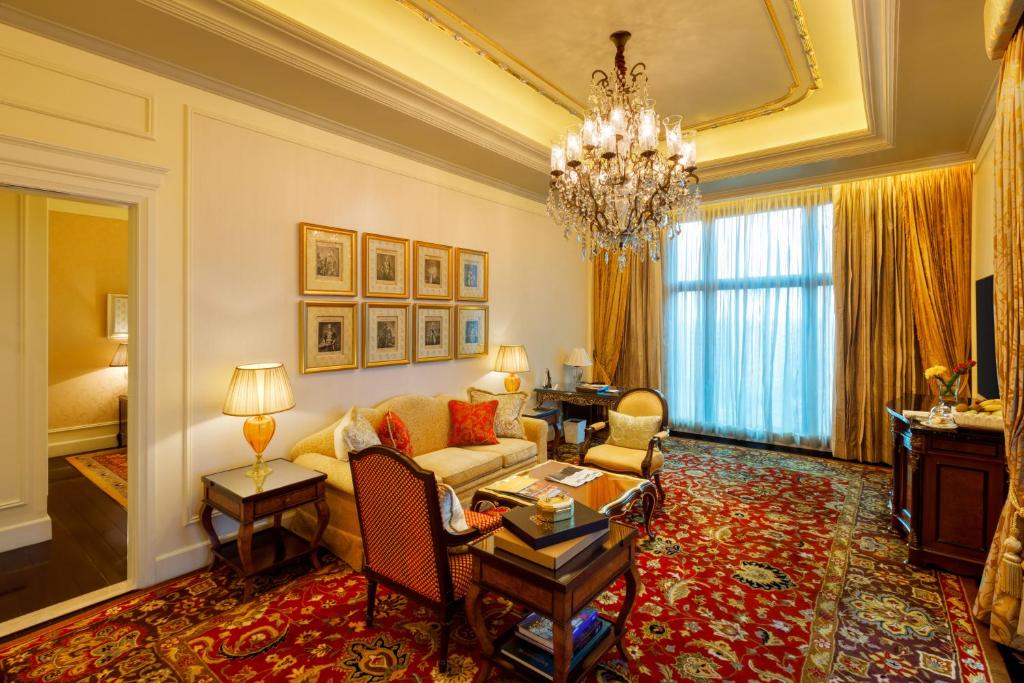 Сьюит (Royal Suite with Plunge Pool, Airport Transfers & Lounge Access including cocktail hours), The Leela Palace New Delhi