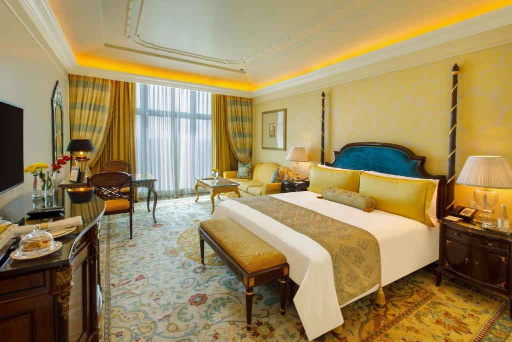 Сьюит (Royal Club Parlour with Lounge Access including cocktail hours), The Leela Palace New Delhi