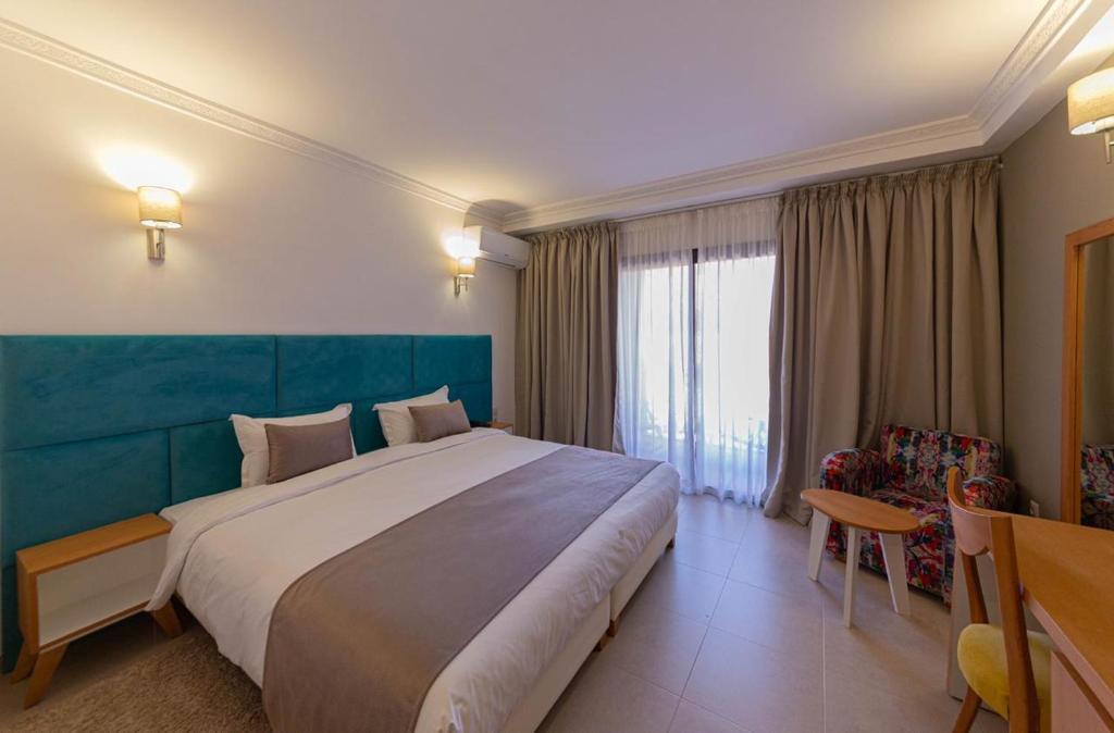 Двухместный (Улучшенный двухместный номер с 1 кроватью) отеля Hôtel Ibn Batouta, Марракеш
