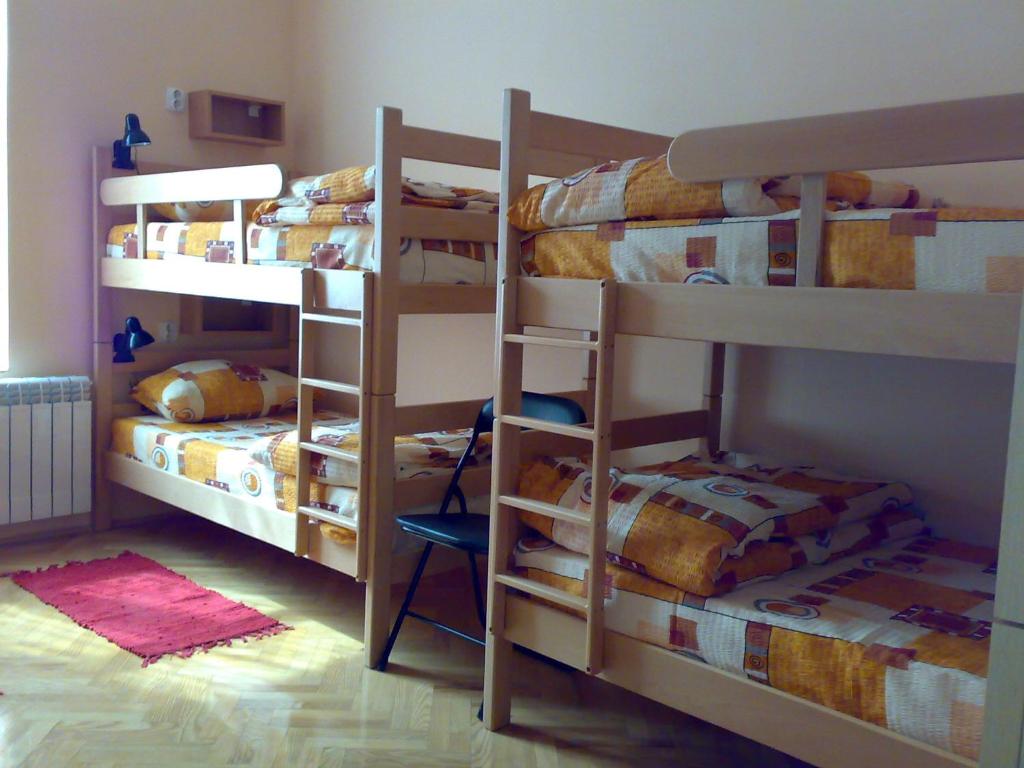 Номер (Односпальная кровать в общем номере с 6 кроватями) хостела Hostel M, Белград