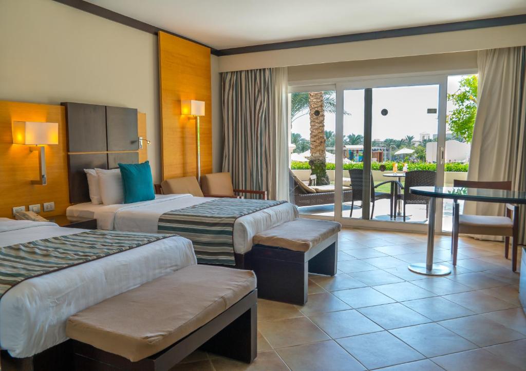 Двухместный (Улучшенный номер с видом на сад) курортного отеля Cleopatra Luxury Resort Sharm El Sheikh, Шарм-эль-Шейх