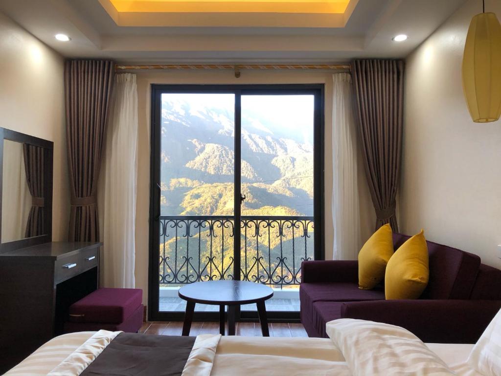Двухместный (Двухместный номер с 1 кроватью и балконом) отеля Muong Hoa View Hotel, Сапа