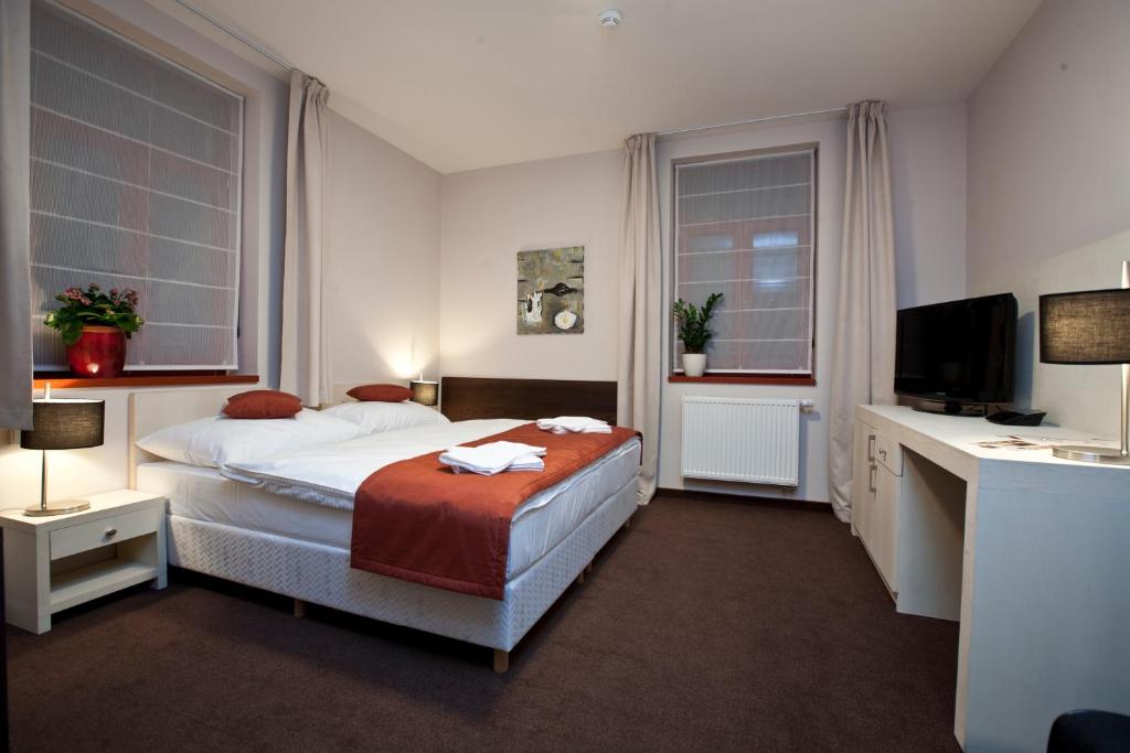 Двухместный (Стандартный двухместный номер с 1 кроватью или 2 отдельными кроватями) отеля Hotel Peklo, Комарно