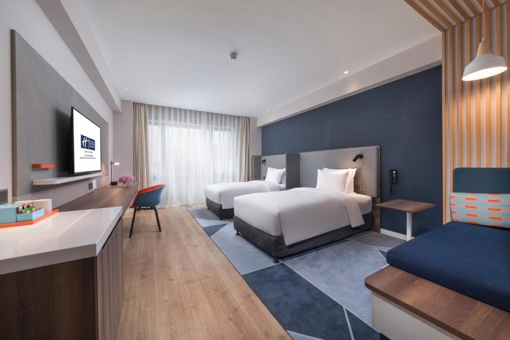 Двухместный (Двухместный номер с 2 отдельными двуспальными кроватями - Для некурящих) отеля Holiday Inn Express Beijing Shijingshan Lakeview, Пекин