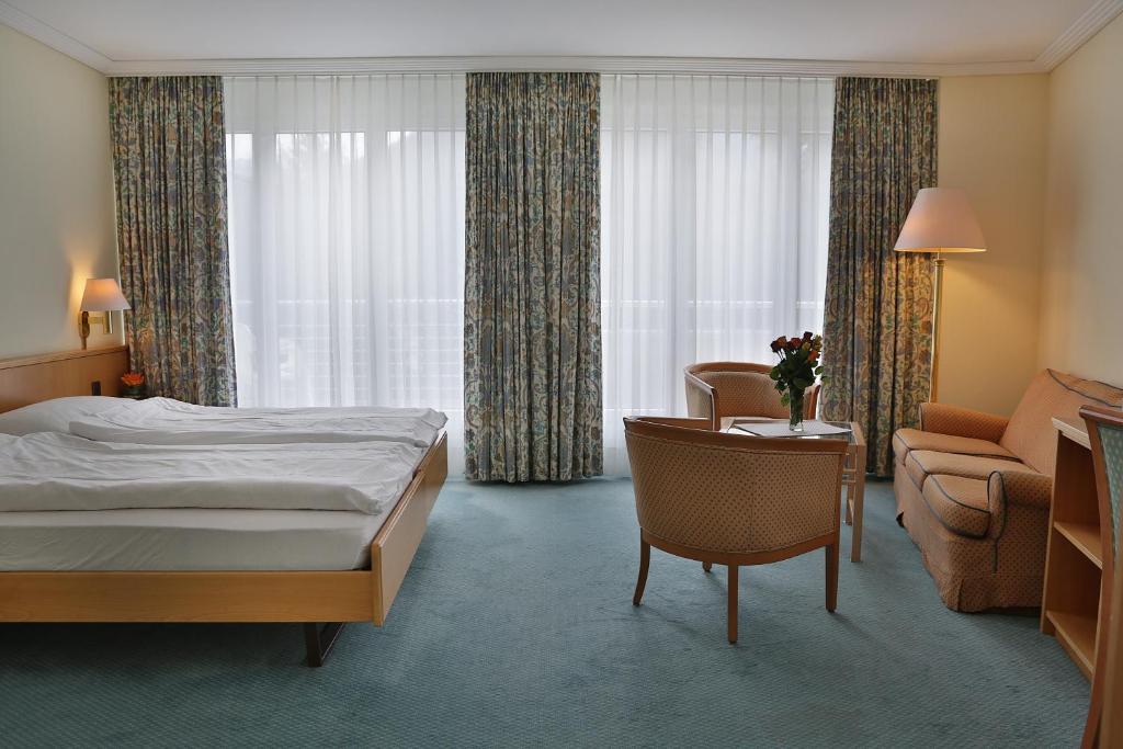Двухместный (Двухместный номер Делюкс с 1 кроватью и балконом) отеля Hotel Derby - Save & Relax, Давос