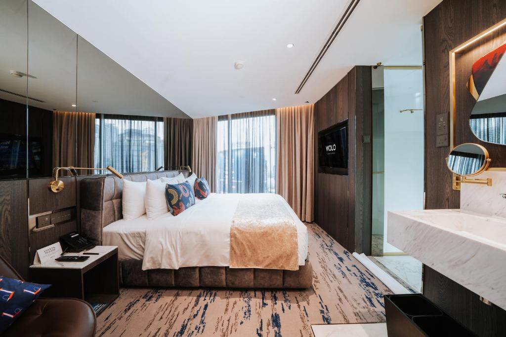 Двухместный (Номер «Золото» с кроватью размера «king-size» и окном) отеля WOLO Kuala Lumpur, Куала-Лумпур